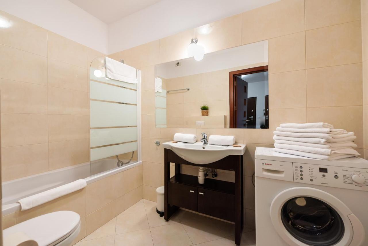 ורשה Wola Sunset Apartment Free Parking מראה חיצוני תמונה