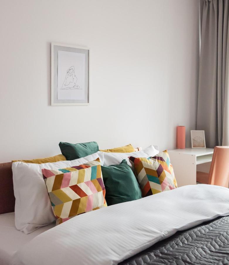 ורשה Wola Sunset Apartment Free Parking מראה חיצוני תמונה