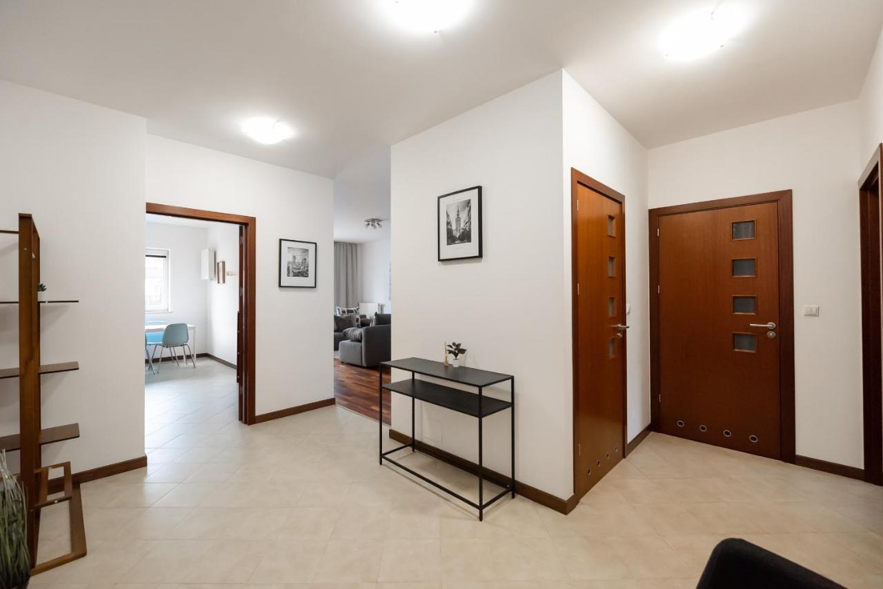 ורשה Wola Sunset Apartment Free Parking מראה חיצוני תמונה