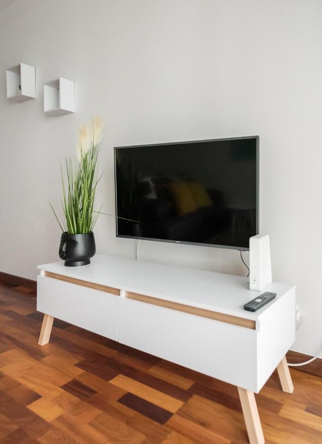ורשה Wola Sunset Apartment Free Parking מראה חיצוני תמונה