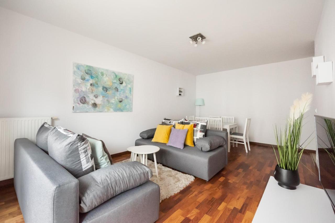 ורשה Wola Sunset Apartment Free Parking מראה חיצוני תמונה