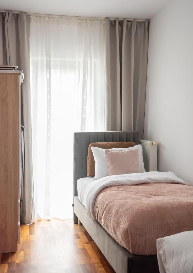 ורשה Wola Sunset Apartment Free Parking מראה חיצוני תמונה