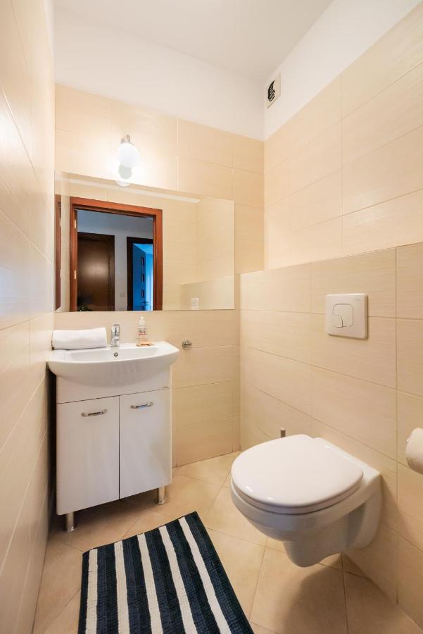ורשה Wola Sunset Apartment Free Parking מראה חיצוני תמונה