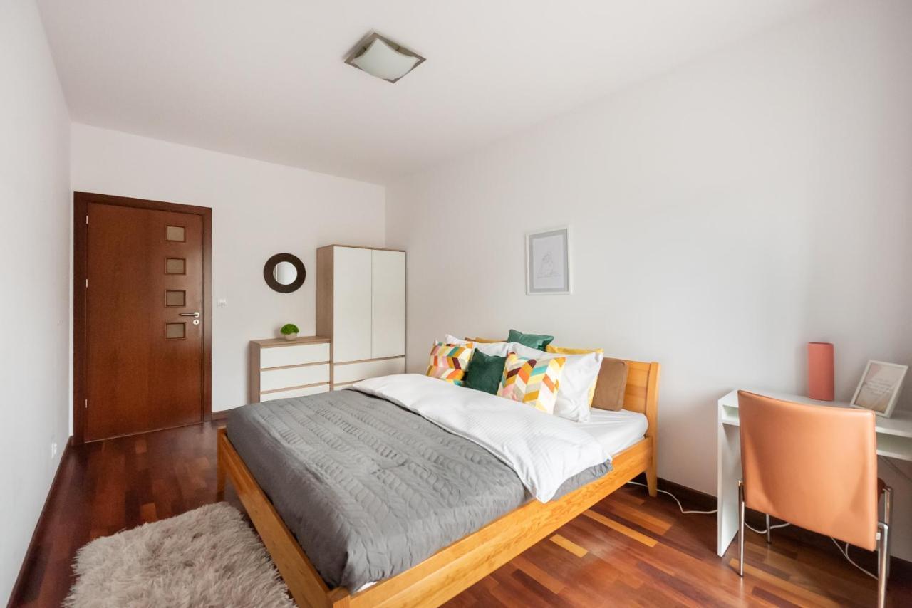 ורשה Wola Sunset Apartment Free Parking מראה חיצוני תמונה
