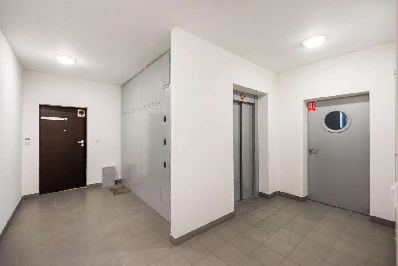 ורשה Wola Sunset Apartment Free Parking מראה חיצוני תמונה